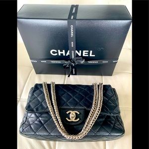 100 % AUTHENTIC Black Chanel Flapbag